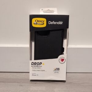 OtterBox Defender Series Black Case for iPhone 15